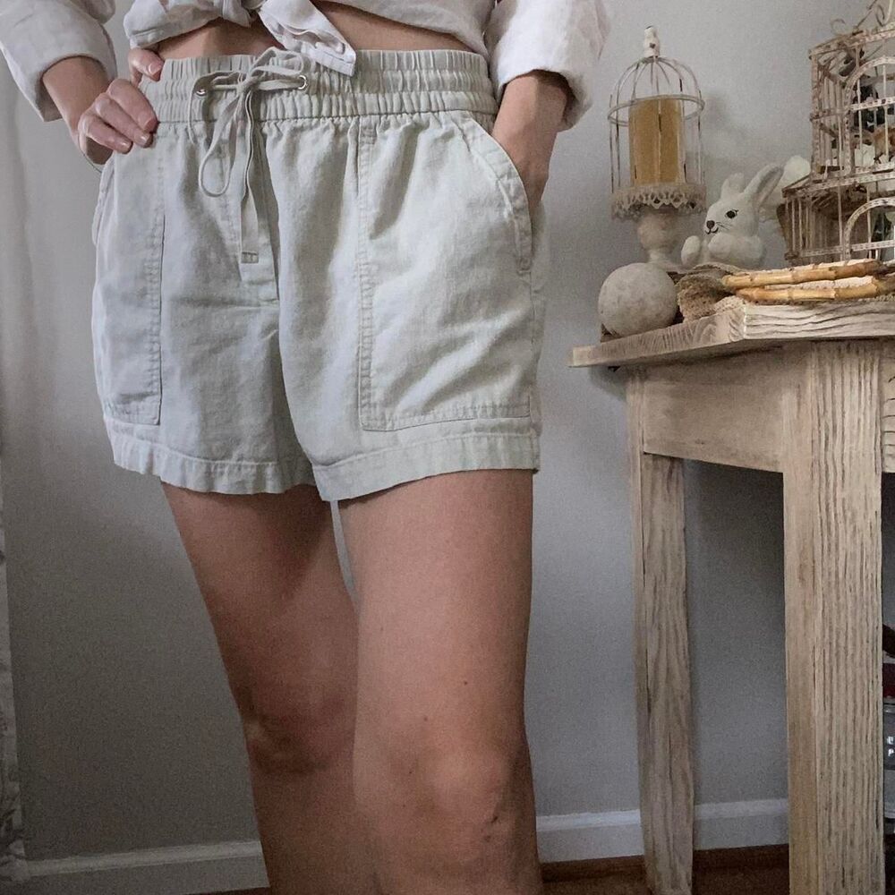 Gap Women's Tan and Cream Shorts